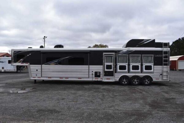 2021 Lakota Bighorn 8418GLQUG 4 Horse Trailer with 18' Short Wall - Image 28