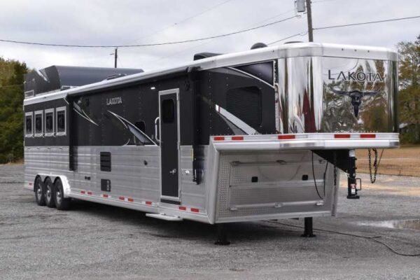 2021 Lakota Bighorn 8418GLQUG 4 Horse Trailer with 18' Short Wall - Image 34