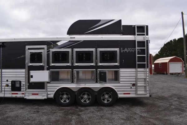 2021 Lakota Bighorn 8418GLQUG 4 Horse Trailer with 18' Short Wall - Image 31