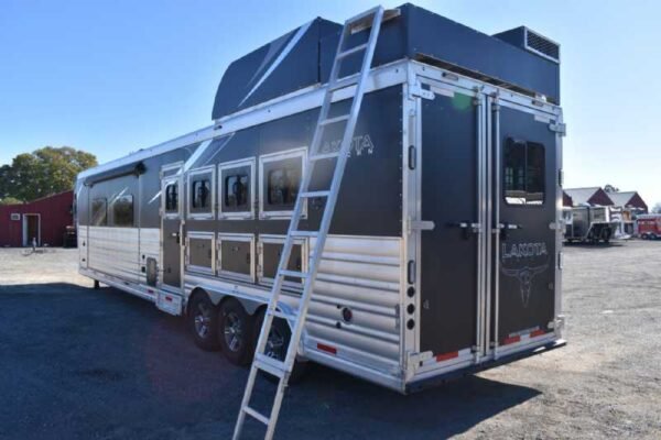 2021 Lakota Bighorn 8418GLQUG 4 Horse Trailer with 18' Short Wall - Image 25