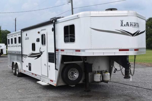 2013 Lakota Charger 8411LQ 4 Horse Trailer with 13' Short Wall - Image 6