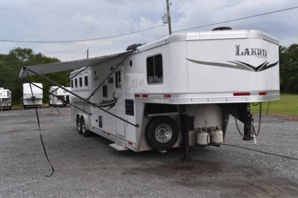 2013 Lakota Charger 8411LQ 4 Horse Trailer with 13' Short Wall - Image 7