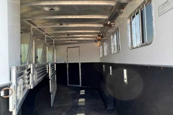 2006 Featherlite 8412LQ 4 Horse Trailer with 12' Short Wall - Image 11