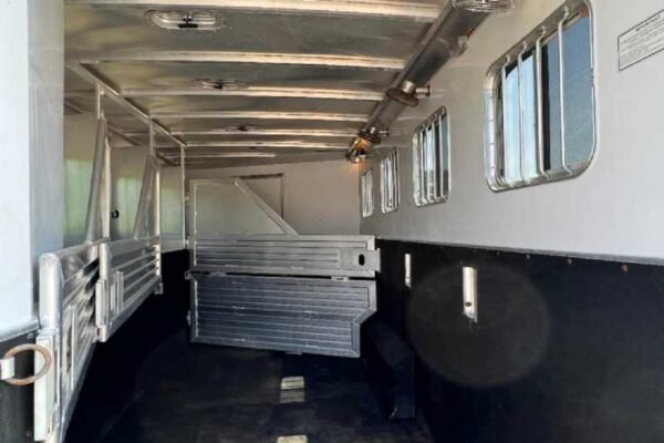 2006 Featherlite 8412LQ 4 Horse Trailer with 12' Short Wall - Image 10