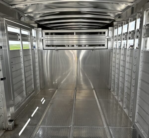 New 2024 Elite Trailers 32FT TRIPLE AXLE STOCK TRAILER W/ 3 COMPARTMENTS - Image 8