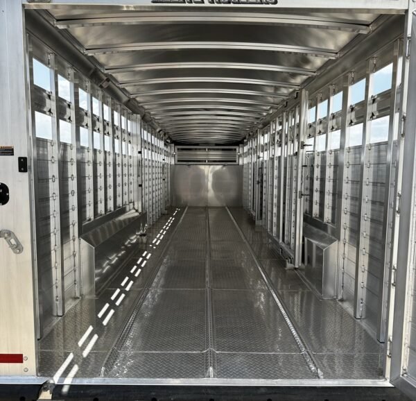 New 2024 Elite Trailers 32FT TRIPLE AXLE STOCK TRAILER W/ 3 COMPARTMENTS - Image 16