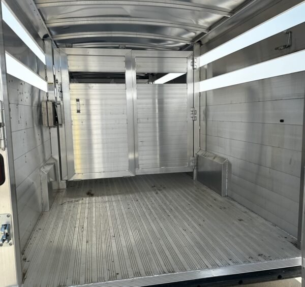 New 2024 Hillsboro 24' Livestock Trailer - Three Compartments - Image 4