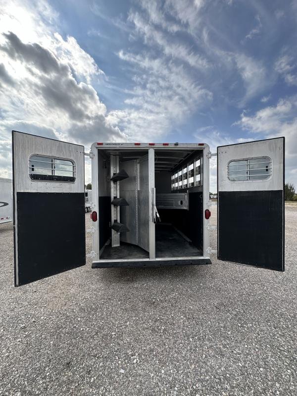2000 Featherlite 3H GN with Dressing Room Horse Trailer - Image 7