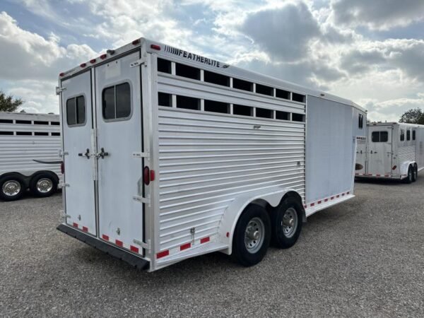 2000 Featherlite 3H GN with Dressing Room Horse Trailer - Image 4