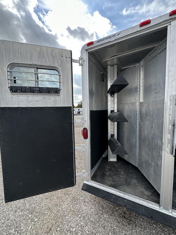 2000 Featherlite 3H GN with Dressing Room Horse Trailer - Image 6