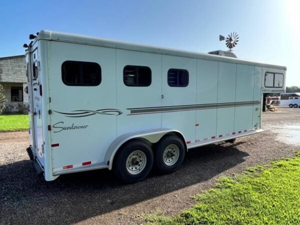 2004 Sundowner 3 Horse Weekender Horse Trailer - Image 5