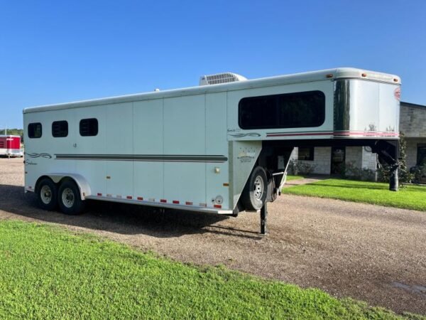 2004 Sundowner 3 Horse Weekender Horse Trailer - Image 4