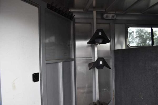 2018 Adam 7304GN 3 Horse Trailer - Image 6