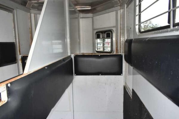 2001 CM Odyssey 2 Horse Trailer - Image 11