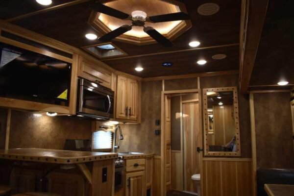 2021 Lakota BIGHORN 8316SRGLQ 3 Horse Trailer with 16' Short Wall - Image 23