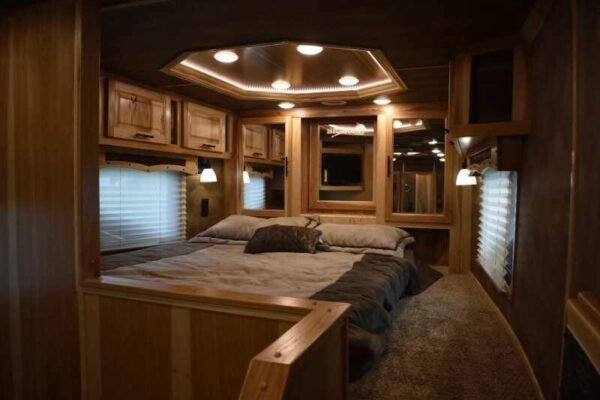 2021 Lakota BIGHORN 8316SRGLQ 3 Horse Trailer with 16' Short Wall - Image 29