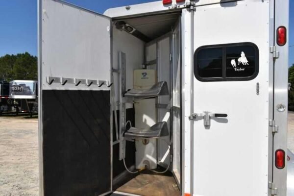 Used 2005 Silver Star 2HGNLQ 2 Horse Trailer with 4' Short Wall - Image 17