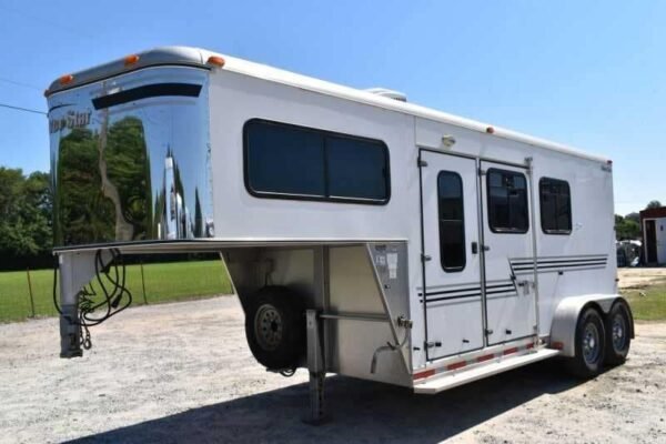 Used 2005 Silver Star 2HGNLQ 2 Horse Trailer with 4' Short Wall