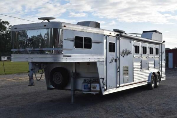 2006 Platinum 8410LQ 4 Horse Trailer with 9' Short Wall - Image 5