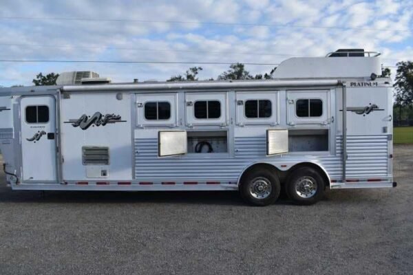 2006 Platinum 8410LQ 4 Horse Trailer with 9' Short Wall - Image 4