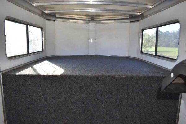 Used 2005 Sundowner 4HGN 4 Horse Trailer - Image 14