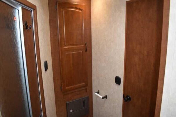 2015 Bison Ranger 3LQ Horse Trailer with 10' Short Wall - Image 18