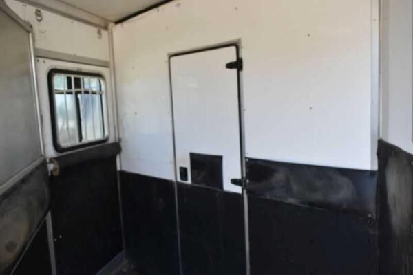 Used 2005 Silver Star 2HGNLQ 2 Horse Trailer with 4' Short Wall - Image 20