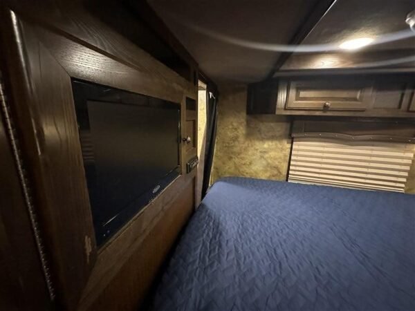 2014 Lakota Bighorn 8416, Generator, Couch, Dinette 17’ Shortwall, 4 Horse Trailer, 12' Slide. - Image 23