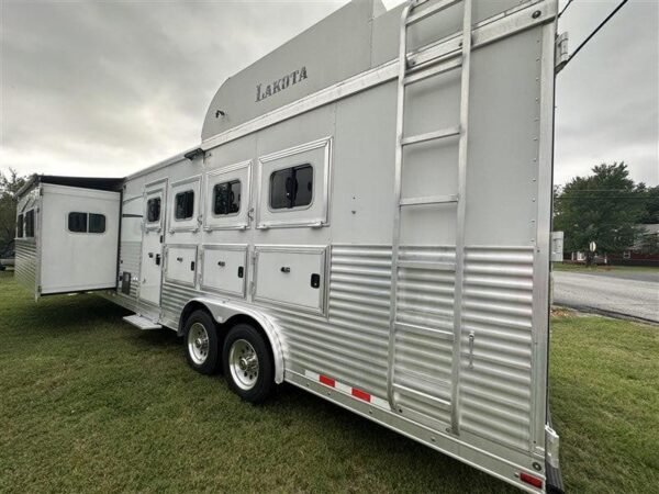 2014 Lakota Bighorn 8416, Generator, Couch, Dinette 17’ Shortwall, 4 Horse Trailer, 12' Slide. - Image 4