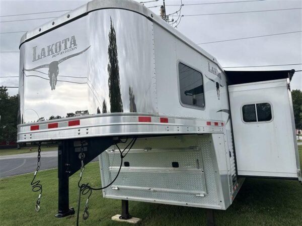 2014 Lakota Bighorn 8416, Generator, Couch, Dinette 17’ Shortwall, 4 Horse Trailer, 12' Slide. - Image 12