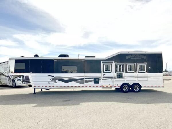 Used 2013 Bloomer 4 Horse 16' LQ, 7'Slide, Air Ride, Pod, Mister/Water Sys  Air ride, HWH Slide, Integrated Pod - Image 22