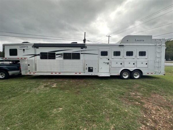 2014 Lakota Bighorn 8416, Generator, Couch, Dinette 17’ Shortwall, 4 Horse Trailer, 12' Slide. - Image 2