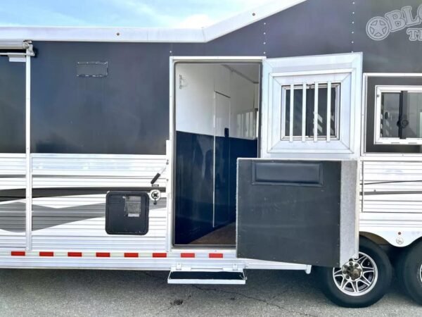 Used 2013 Bloomer 4 Horse 16' LQ, 7'Slide, Air Ride, Pod, Mister/Water Sys  Air ride, HWH Slide, Integrated Pod - Image 24