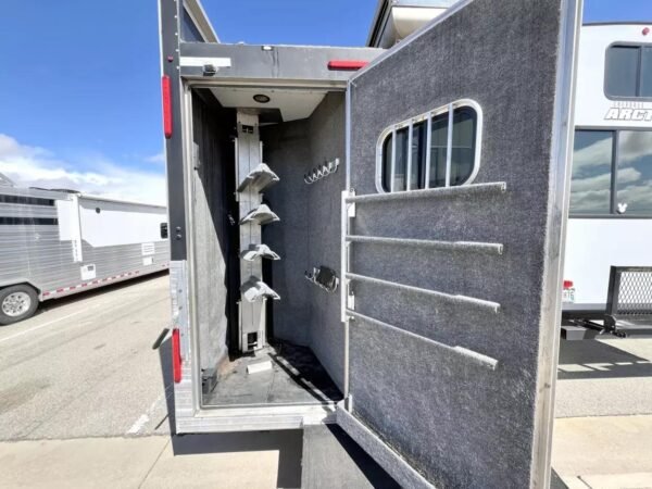Used 2013 Bloomer 4 Horse 16' LQ, 7'Slide, Air Ride, Pod, Mister/Water Sys  Air ride, HWH Slide, Integrated Pod - Image 21