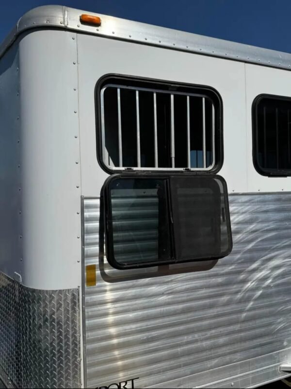 2008 Exiss Sport ES 30B 3 horse slant horse trailer - Image 10