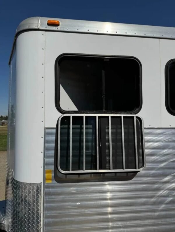 2008 Exiss Sport ES 30B 3 horse slant horse trailer - Image 8