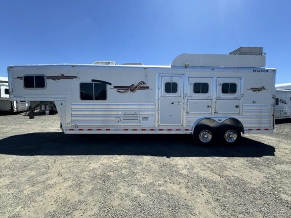 2007 Platinum Coach 8310 LQ 3 Horse - Image 2