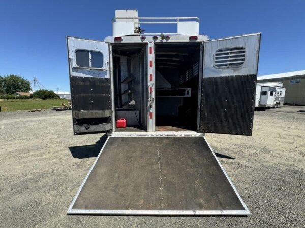2007 Platinum Coach 8310 LQ 3 Horse - Image 10
