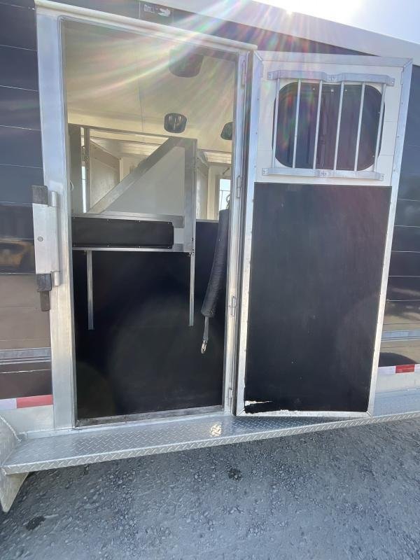 2005 Jamco 4 Horse Gooseneck Trailer - Image 35