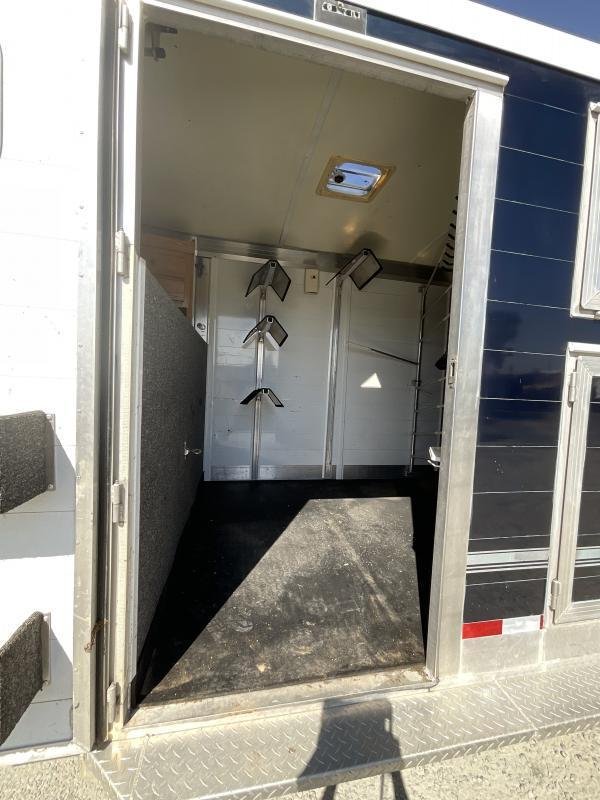 2005 Jamco 4 Horse Gooseneck Trailer - Image 13